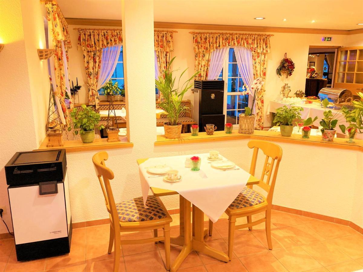 Landhaus Mueritzgarten Hotel Garni Röbel Extérieur photo