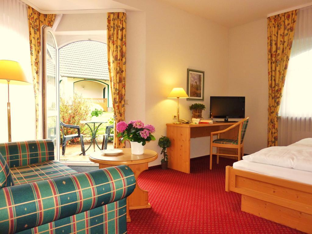 Landhaus Mueritzgarten Hotel Garni Röbel Chambre photo