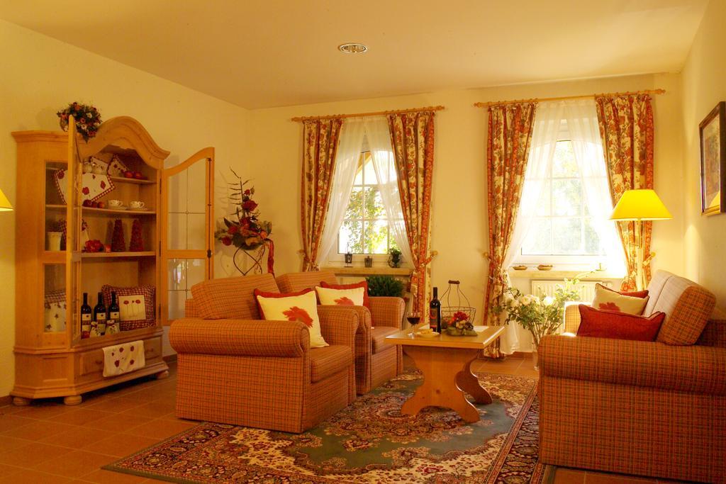 Landhaus Mueritzgarten Hotel Garni Röbel Extérieur photo
