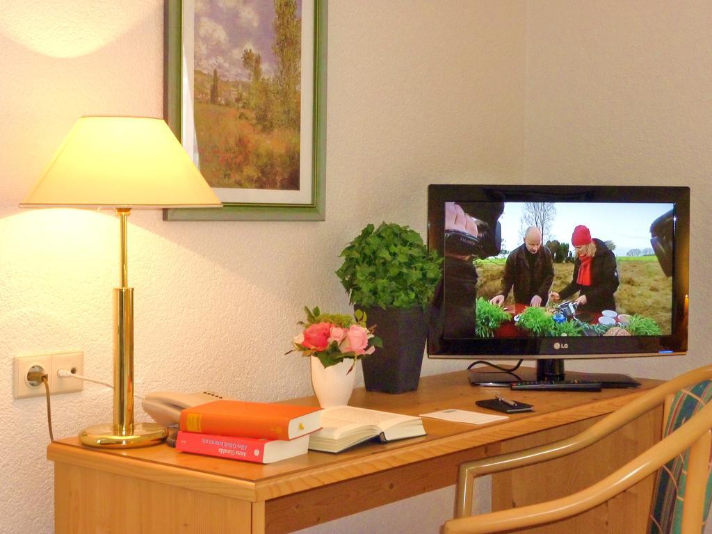 Landhaus Mueritzgarten Hotel Garni Röbel Extérieur photo