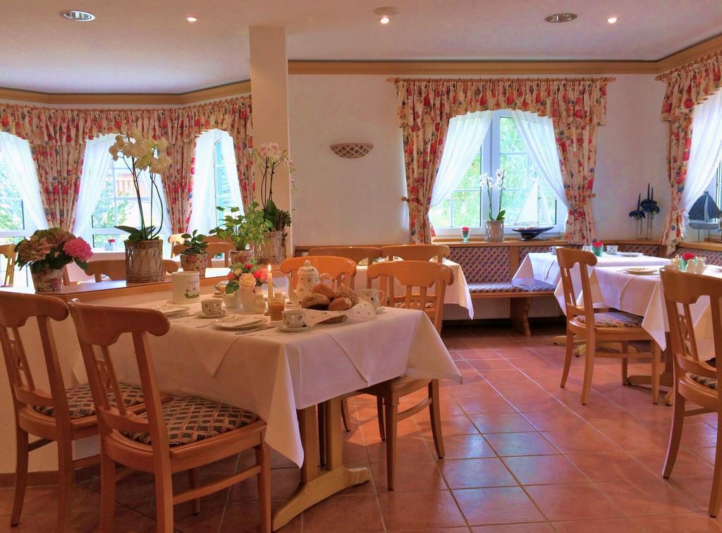 Landhaus Mueritzgarten Hotel Garni Röbel Extérieur photo