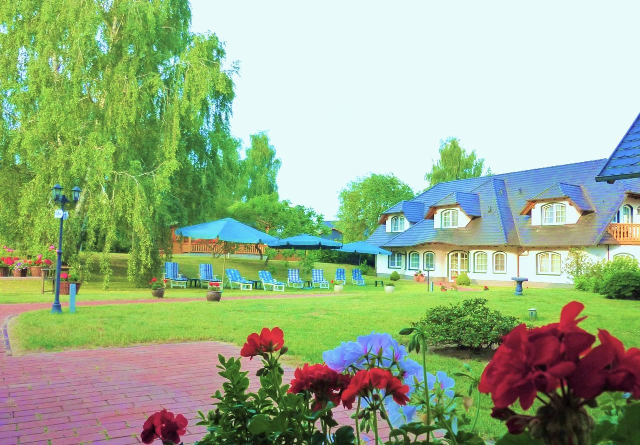 Landhaus Mueritzgarten Hotel Garni Röbel Extérieur photo