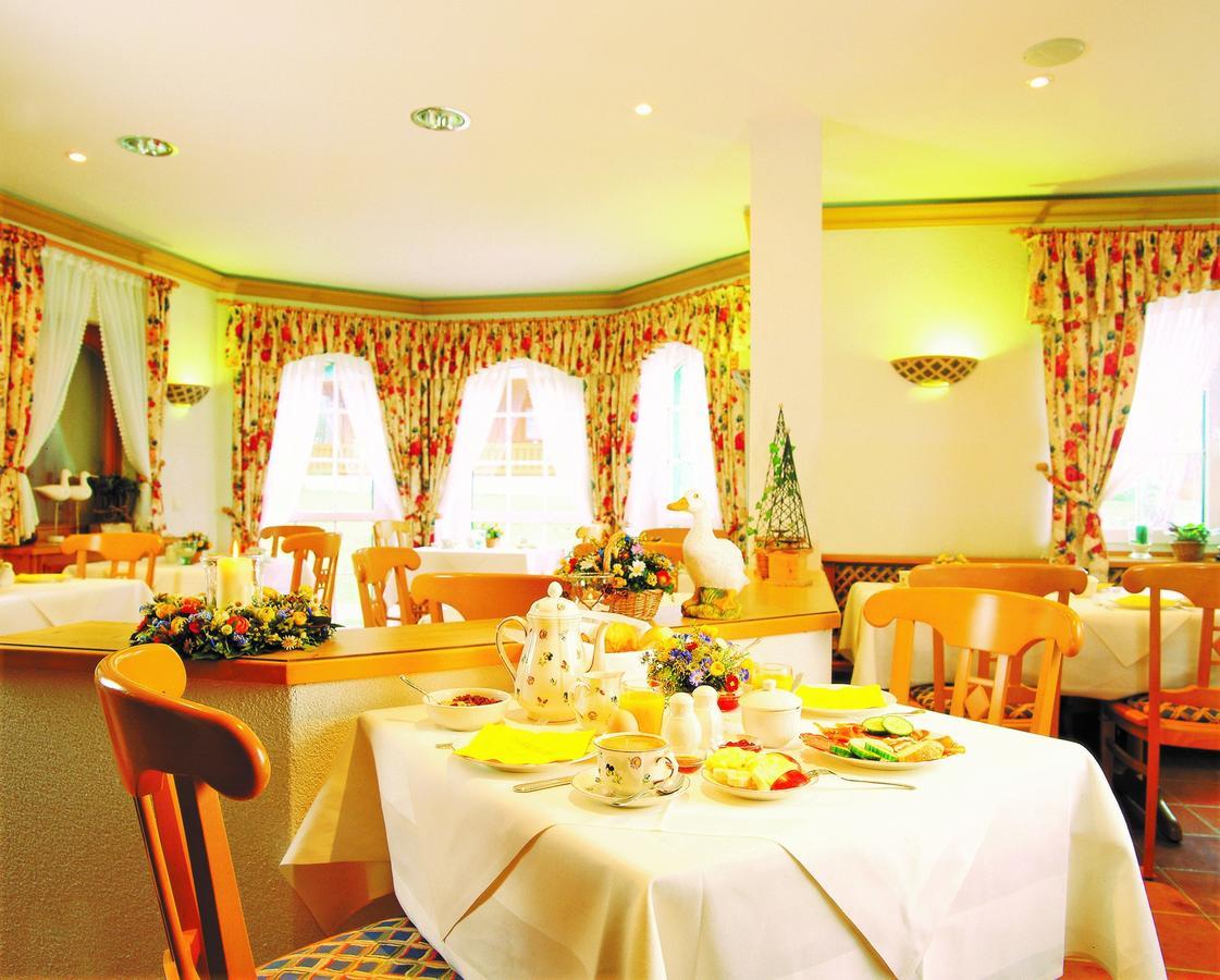 Landhaus Mueritzgarten Hotel Garni Röbel Extérieur photo