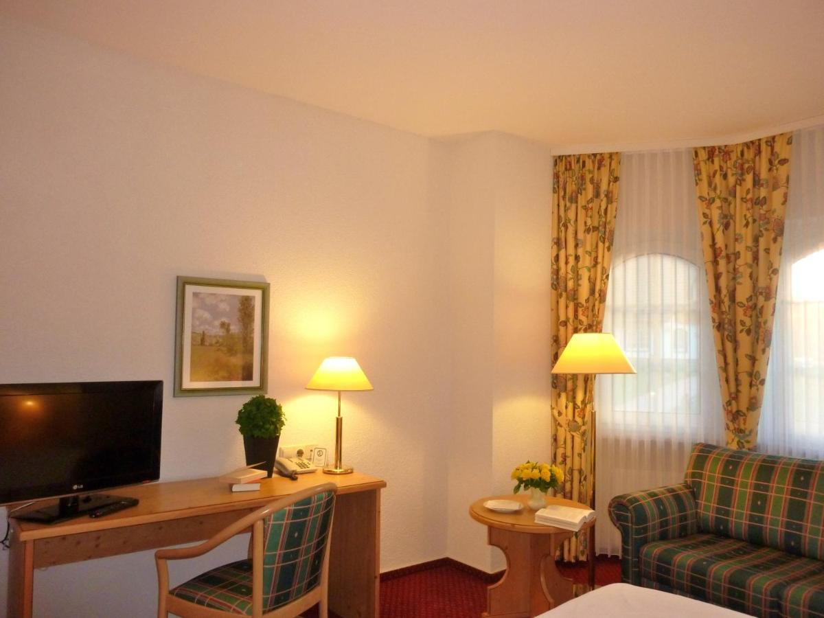 Landhaus Mueritzgarten Hotel Garni Röbel Extérieur photo