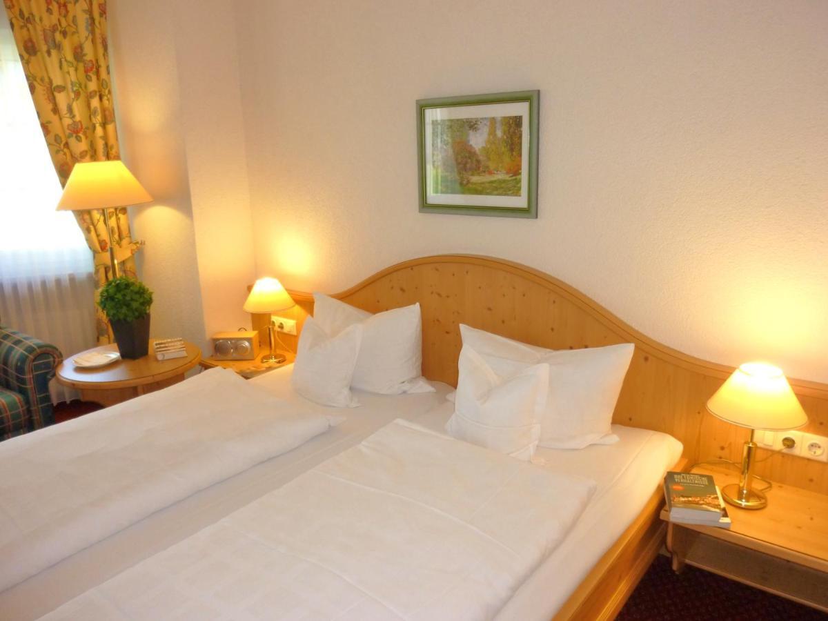 Landhaus Mueritzgarten Hotel Garni Röbel Extérieur photo